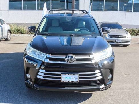 Used 2018 Toyota Highlander XLE w/ Carpet Mat Package (TMS) FWD image 2