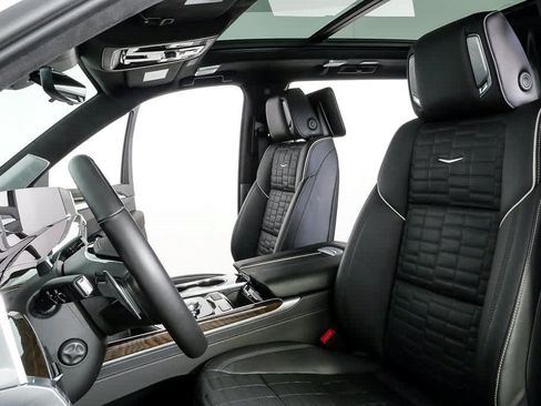 Certified 2025 Cadillac Escalade ESV Sport Platinum AWD/4WD image 6