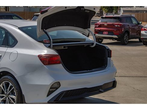 Used 2024 Kia Forte LXS w/ LXS Technology Package FWD image 10