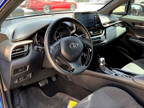 Used 2019 Toyota C-HR XLE image 18