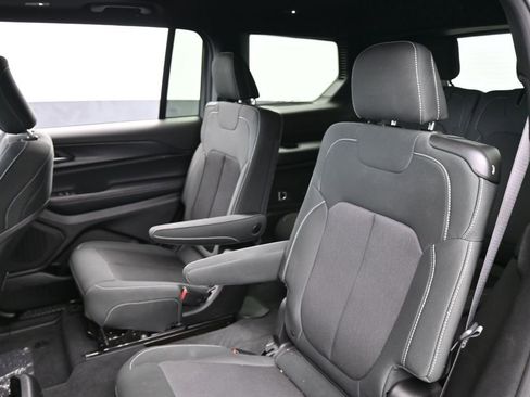 Used 2024 Jeep Grand Cherokee L Laredo image 34