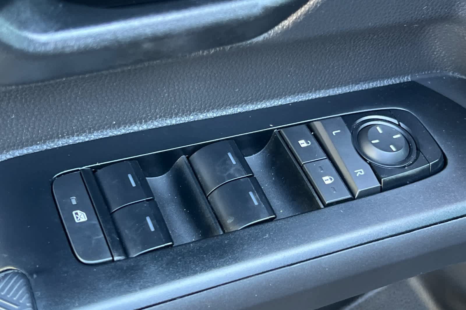 Used 2025 Toyota Tacoma SR5 AWD/4WD image 13