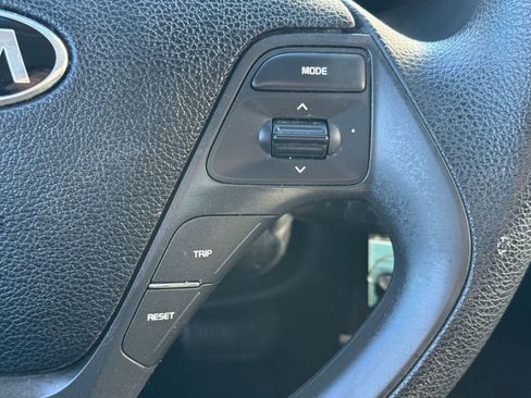 Used 2017 Kia Forte LX image 26