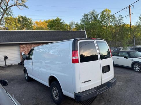 Used 2019 Chevrolet Express 2500 w/ Driver Convenience Package RWD image 5