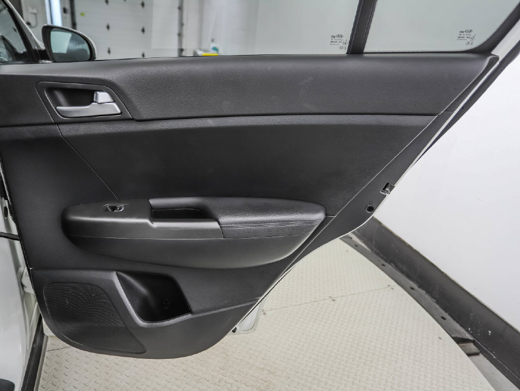 Used 2020 Kia Sportage LX AWD/4WD image 24