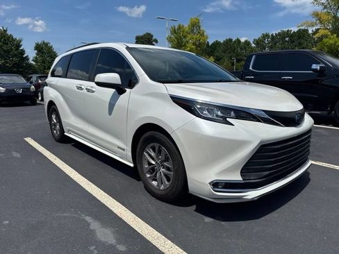 Used 2021 Toyota Sienna XLE FWD image 7