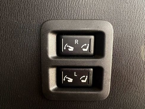 Used 2018 Nissan Armada Platinum w/ Captain Seat Package image 27