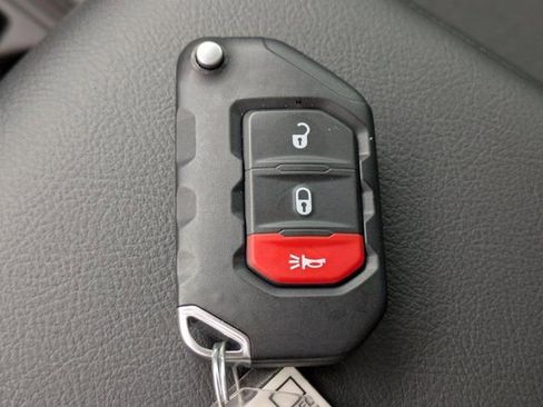 New 2025 Jeep Gladiator Sport image 25