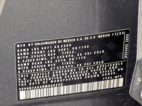 Used 2024 Volkswagen Tiguan SEL R-Line image 23