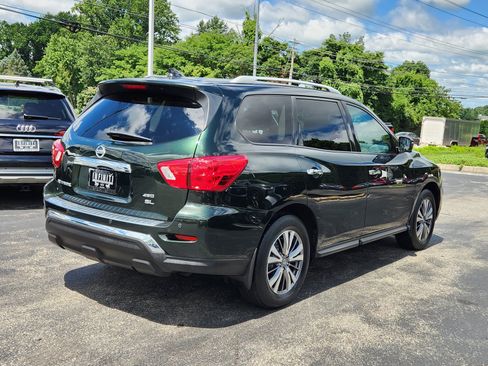 Used 2019 Nissan Pathfinder SL AWD/4WD image 4