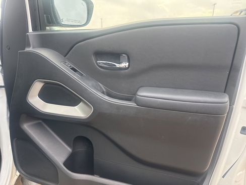 Used 2024 Nissan Frontier SV w/ Technology Package image 9