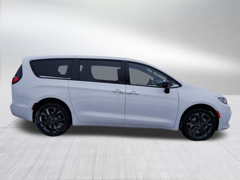 New 2026 Chrysler Pacifica Select image 8