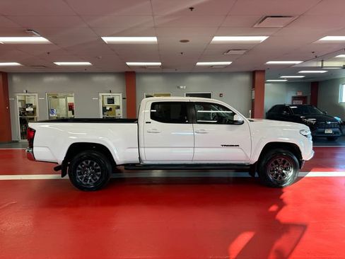 Certified 2022 Toyota Tacoma SR5 w/ Black Out Package (TMS) AWD/4WD image 3