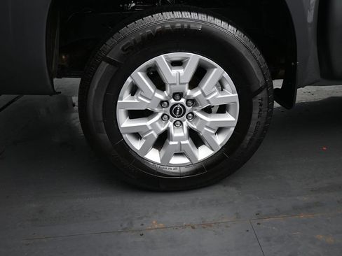 Used 2023 Nissan Frontier SV image 10