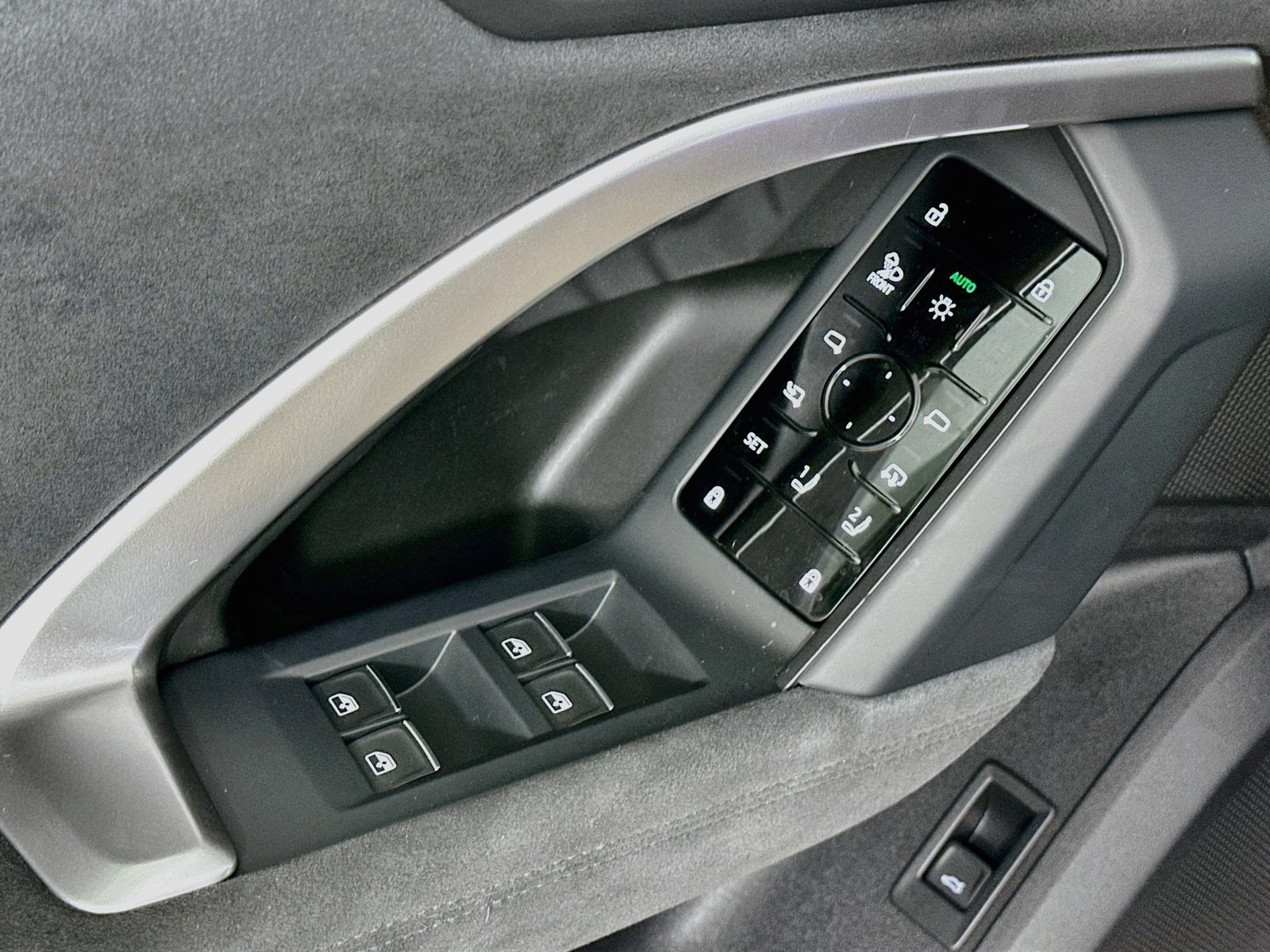 New 2026 Audi SQ5 Premium Plus AWD/4WD image 17