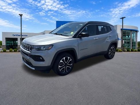 Used 2024 Jeep Compass Limited AWD/4WD image 3