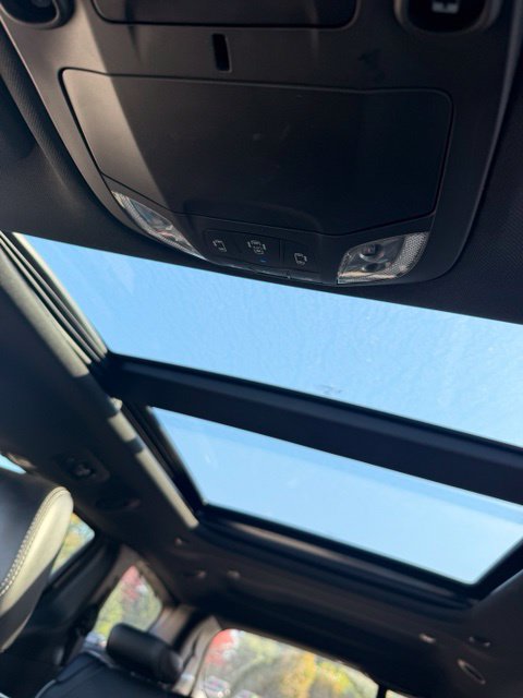Used 2025 Chrysler Pacifica Limited FWD image 16