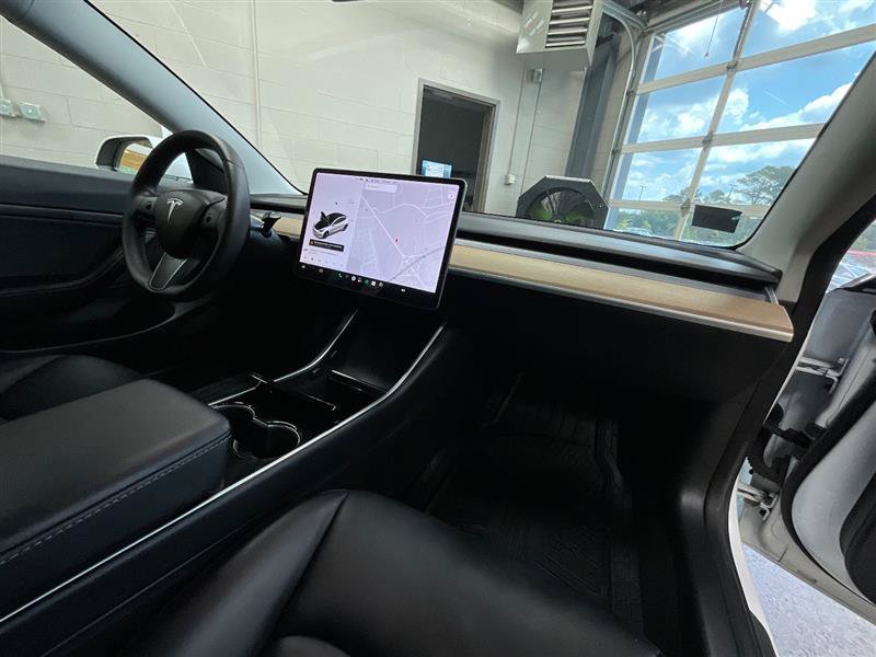Used 2020 Tesla Model 3 Standard Range RWD image 27