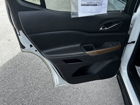 Used 2021 GMC Acadia SLE image 35