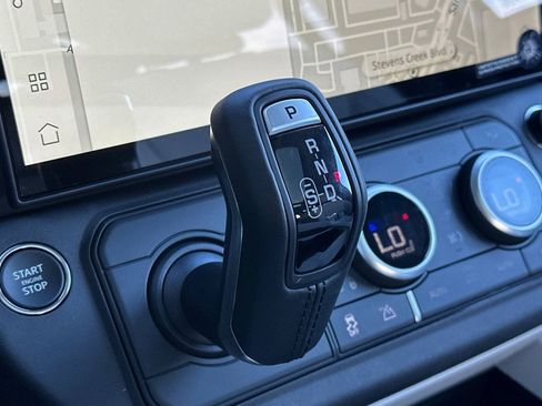 New 2026 Land Rover Defender 110 X-Dynamic SE image 22