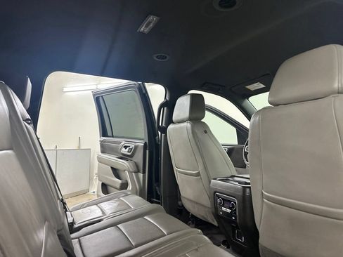 Used 2021 Chevrolet Suburban LT AWD/4WD image 25