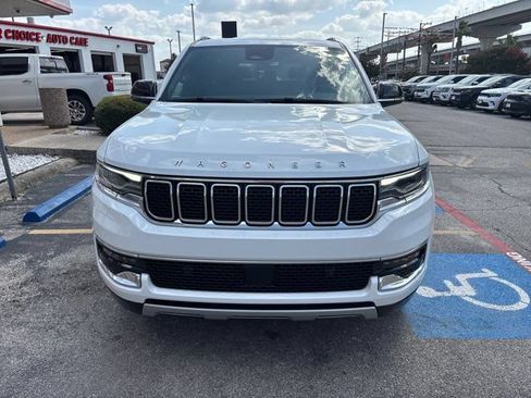 Used 2024 Jeep Wagoneer Series II w/ Flexible Seating Group AWD/4WD image 2