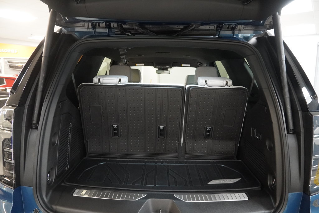 Used 2025 Chevrolet Tahoe Premier AWD/4WD image 23