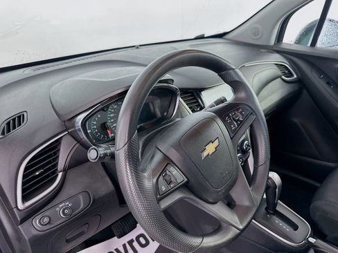Used 2017 Chevrolet Trax LT FWD image 9