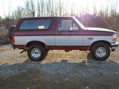 Used 1996 Ford Bronco XLT image 3