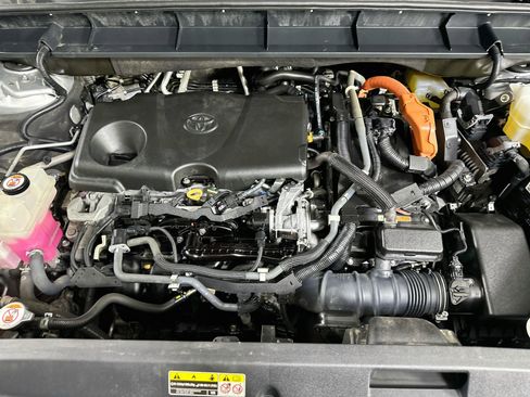 Used 2021 Toyota Highlander XLE AWD/4WD image 36