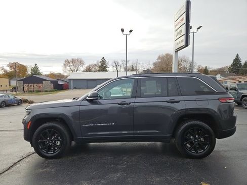 Used 2024 Jeep Grand Cherokee Limited image 7