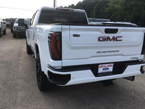 Used 2024 GMC Sierra 3500 AT4 w/ AT4 Preferred Package AWD/4WD image 12