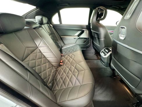 Used 2025 BMW 740i xDrive 740i xDrive w/ Premium Package image 25