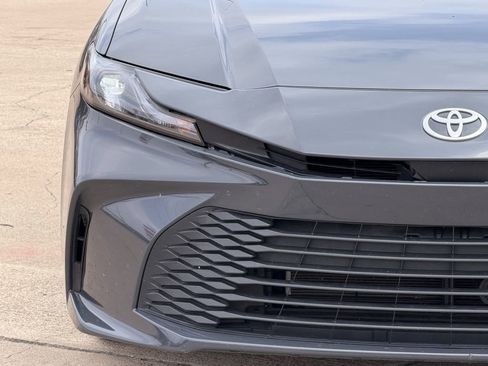 Used 2025 Toyota Camry LE FWD image 5