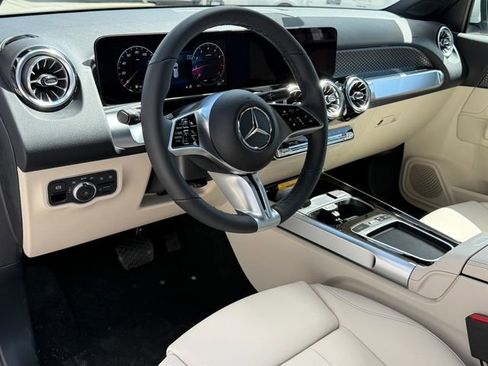 Used 2025 Mercedes-Benz GLB 250 4MATIC image 15