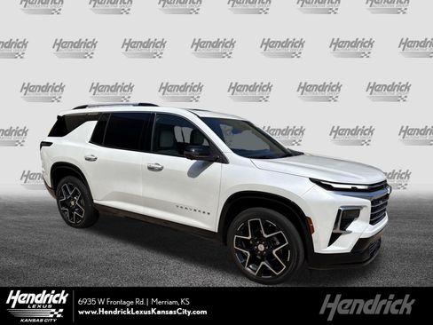 Used 2025 Chevrolet Traverse High Country AWD/4WD image 1