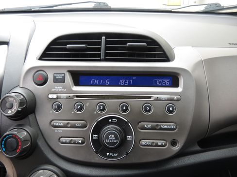 Used 2010 Honda Fit Sport image 22