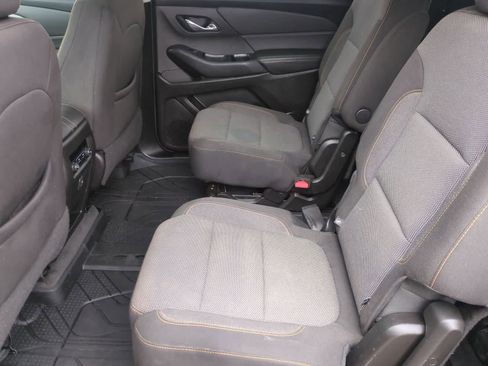 Used 2021 Chevrolet Traverse LT FWD image 19