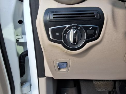 Used 2019 Mercedes-Benz GLC 300 4MATIC image 20