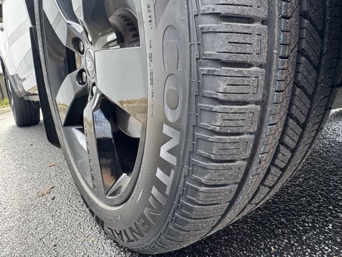 Used 2023 Land Rover Defender 130 S image 33