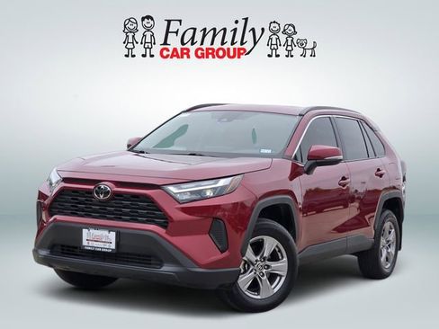 Used 2025 Toyota RAV4 XLE FWD image 1