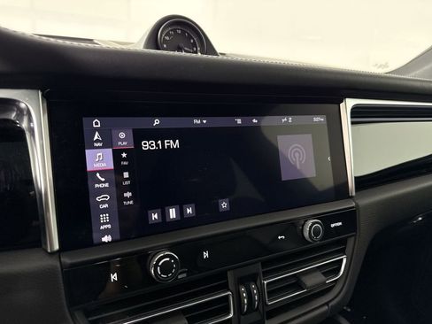 Certified 2022 Porsche Macan S w/ Premium Package Plus AWD/4WD image 28