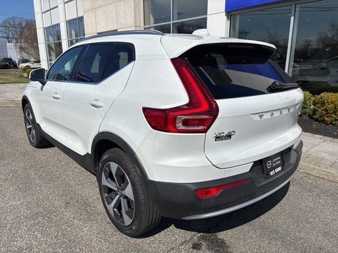 Used 2025 Volvo XC40 B5 Plus AWD/4WD image 3