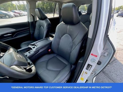 Used 2025 Toyota Grand Highlander AWD image 20