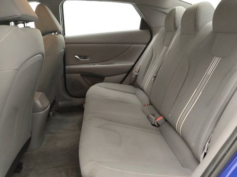 Used 2022 Hyundai Elantra SEL w/ Convenience Package FWD image 18