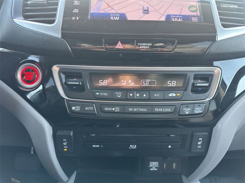 Used 2018 Honda Pilot Touring image 27