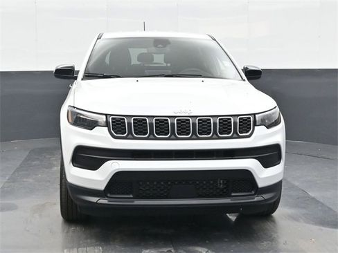 Used 2025 Jeep Compass Sport image 7