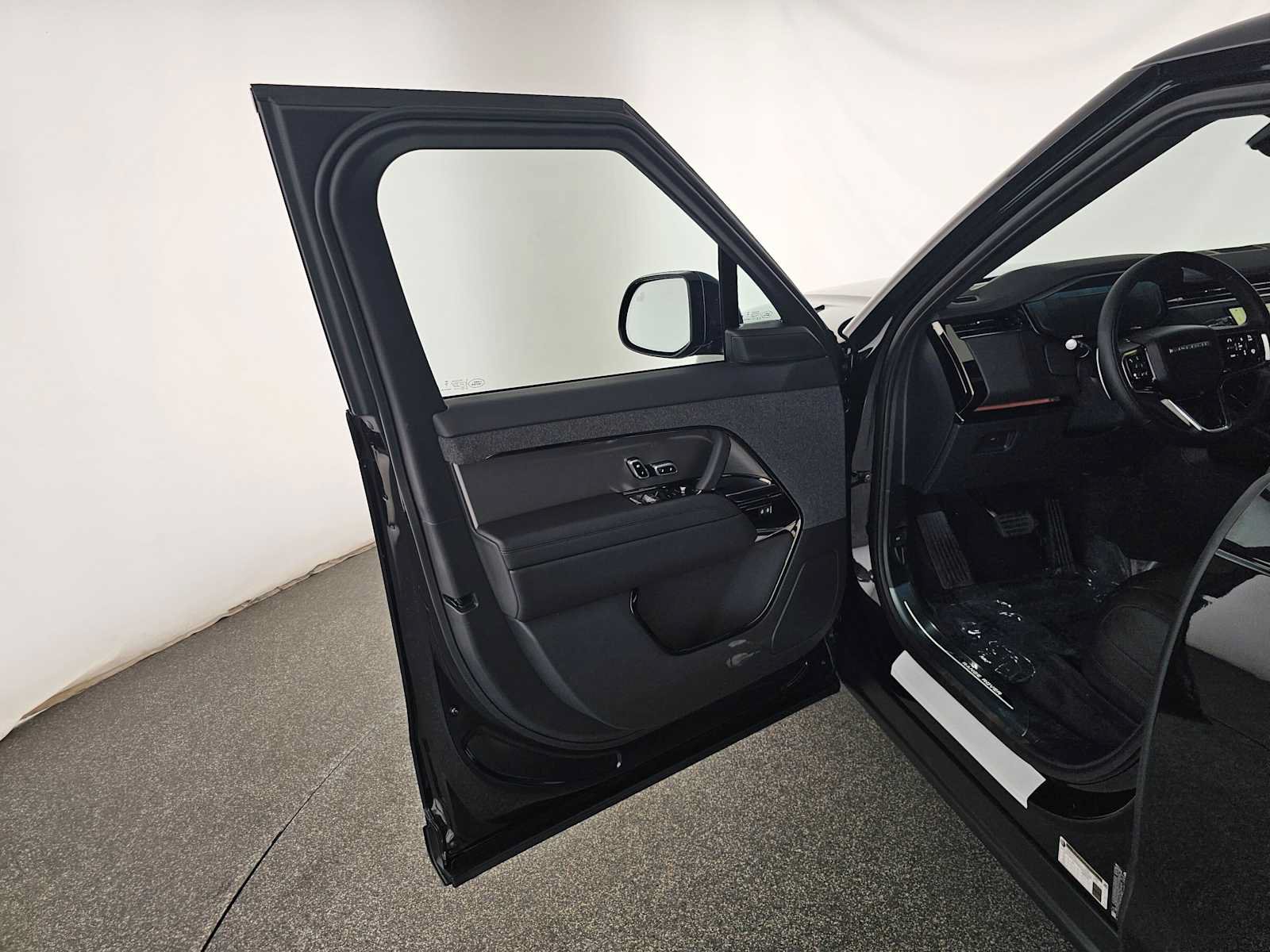 New 2027 Land Rover Range Rover Sport SE AWD/4WD image 19