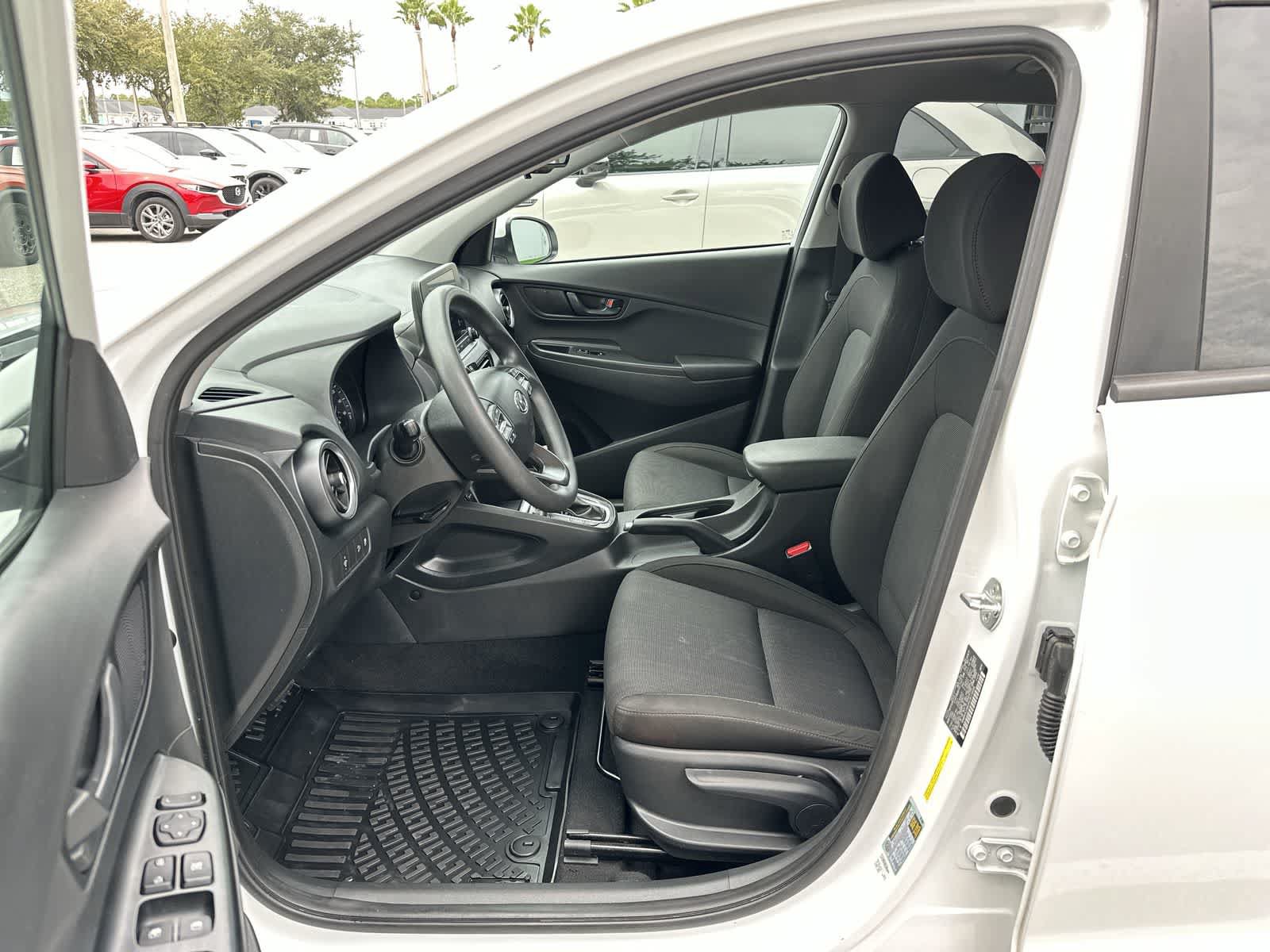 Used 2022 Hyundai Kona SEL FWD image 2