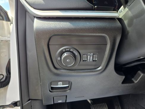 Used 2025 Jeep Grand Cherokee Limited w/ Black Appearance Package AWD/4WD image 16